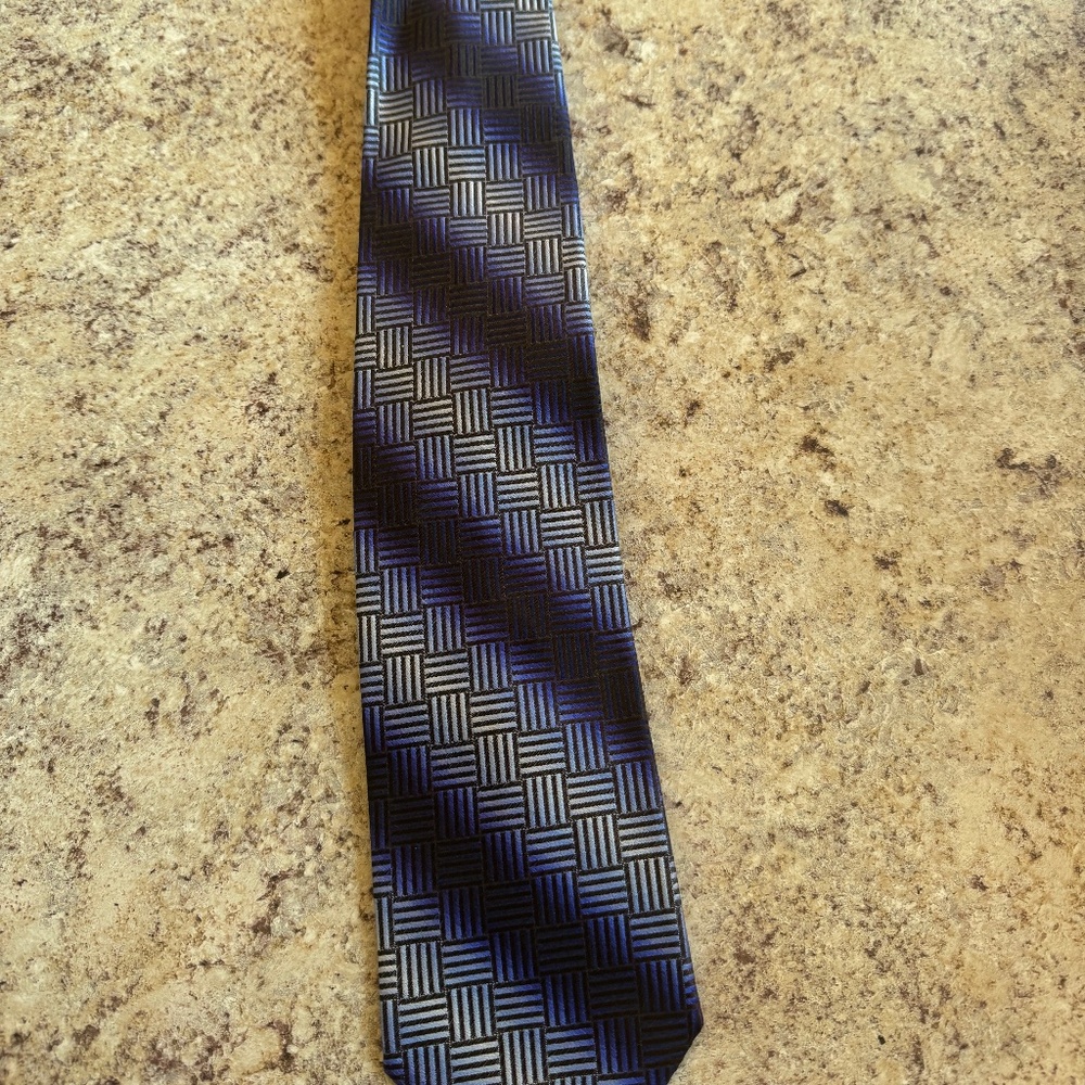 HUBERT MILANO MEN'S TIE NEW WITH TAGS 100% SILK BLUE & NAVY BLUE